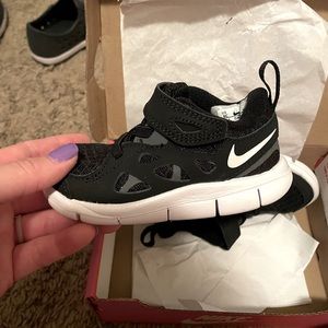 Size 6c Nike tennis shoes